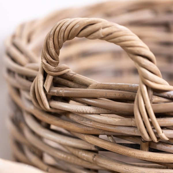 Small wicker basket